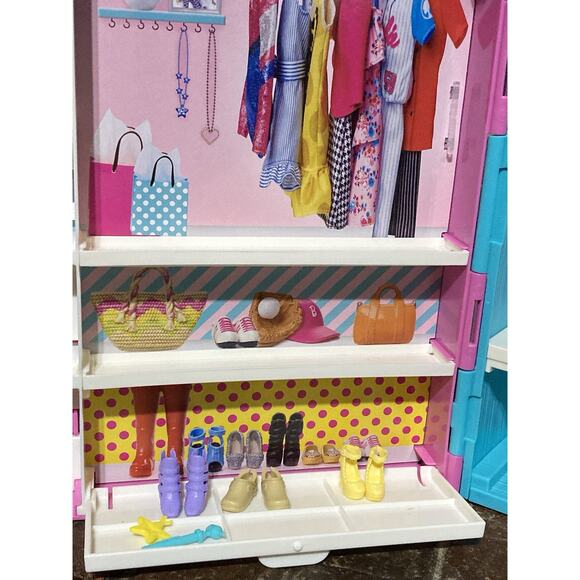 Mattel Barbie Dream Closet Playset With Clothes and Hangers - Picture 6 of 16